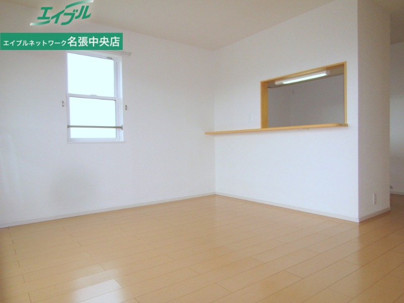 居室・リビング　同建物別部屋反転タイプ
