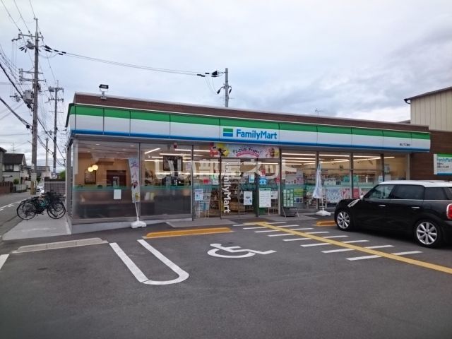 コンビニ　ファミリーマート 郡山下三橋店（コンビニ）まで566m