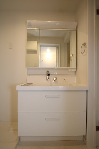 洗面設備　※同建物ほかのお部屋の写真です。