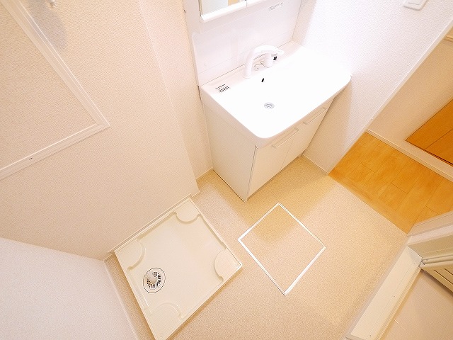 洗面設備　コンパクトで使いやすい洗面所