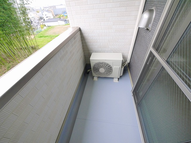 バルコニー　陽当たり良好なバルコニーです