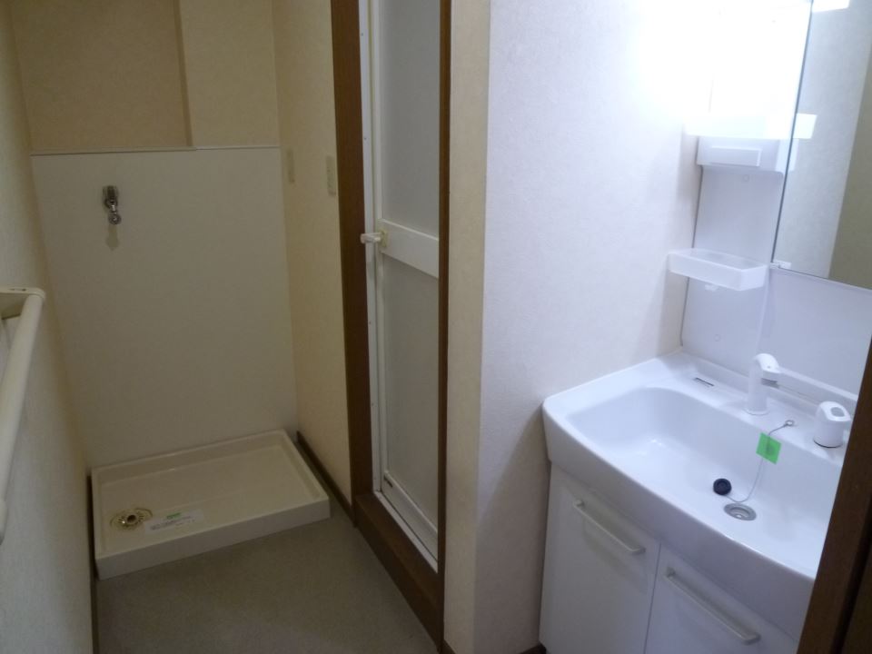 洗面設備　浴室鏡付きです