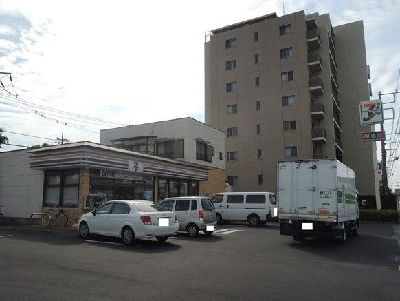 コンビニ　セブンイレブン鴻巣赤見台（コンビニ）まで680m