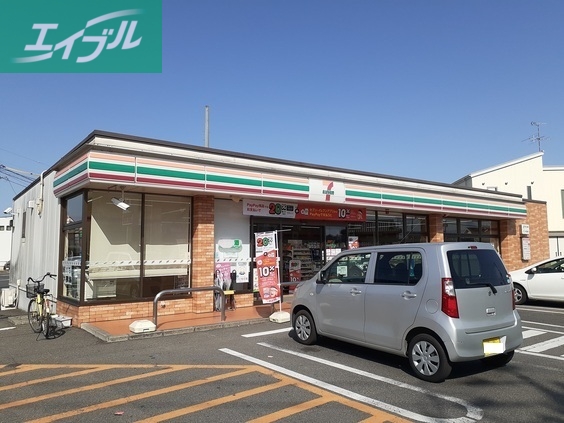 コンビニ　セブンイレブン西辛川店（コンビニ）まで300m
