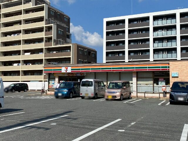 コンビニ　セブンイレブン福岡周船寺1丁目店（コンビニ）まで569m