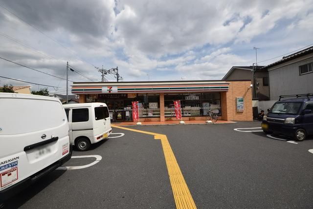 コンビニ　セブンイレブンさいたま大宮自衛隊前店（コンビニ）まで251m