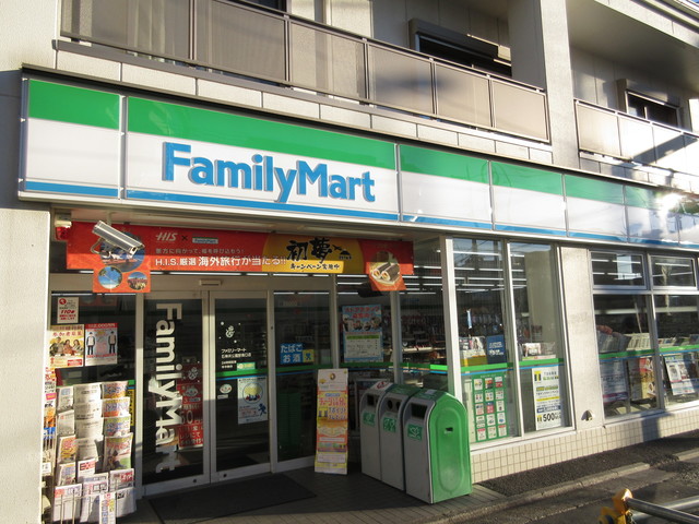 コンビニ　ファミリーマート（コンビニ）まで120m