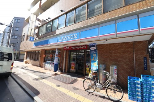 コンビニ　ローソン 台東三丁目店（コンビニ）まで124m