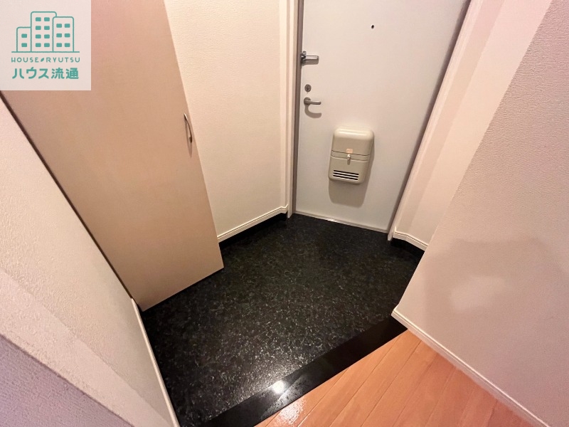 玄関　※別号室の写真です