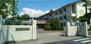 中学校　甲府市立城南中学校（中学校）まで25m