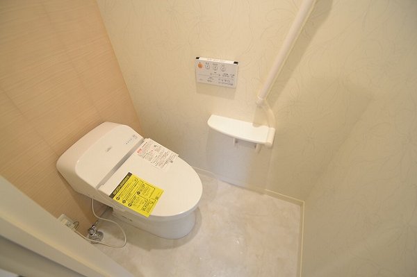トイレ　温水洗浄便座付き