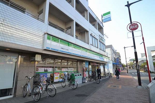 コンビニ　ファミリーマート（コンビニ）まで200m