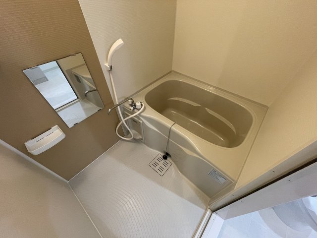 バス・シャワールーム　コンパクトで使いやすいお風呂です