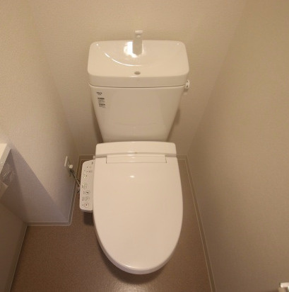 トイレ　※写真は同じマンションの違う部屋のものになります。