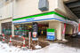 コンビニ　ファミリーマート札幌北6条西7丁目店（コンビニ）まで282m