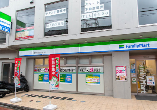 コンビニ　ファミリーマート 高円寺あづま通り店（コンビニ）まで96m