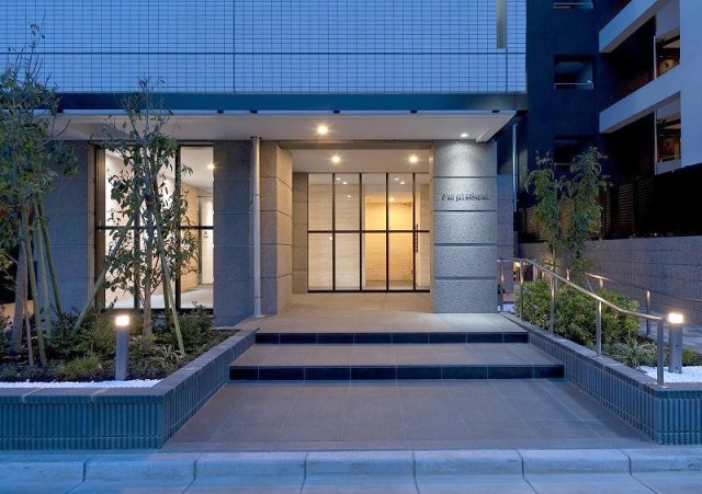 エントランス　落ち着いた雰囲気の外観です