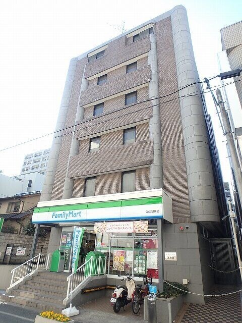 コンビニ　ファミリーマート池田駅南店（コンビニ）まで307m