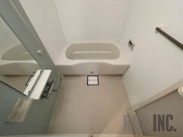 バス・シャワールーム　写真は反転のお部屋です
