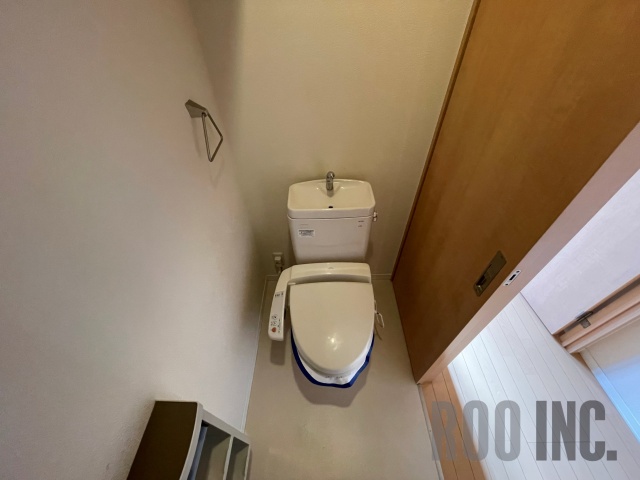 トイレ　写真は反転のお部屋です