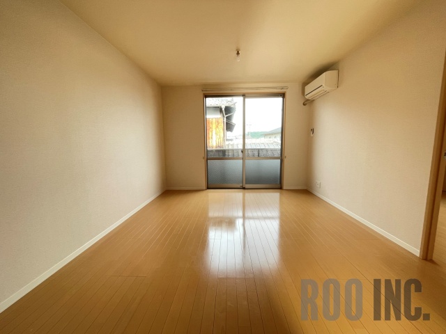 居室・リビング　写真は反転のお部屋です
