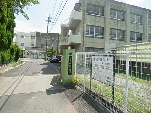 小学校　奈良市立東市小学校（小学校）まで335m