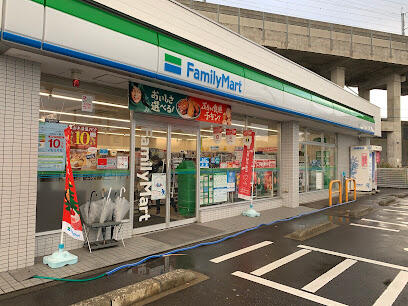 コンビニ　ファミリーマート東金沢駅前店（コンビニ）まで400m