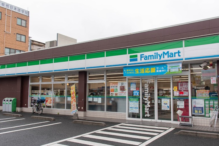 コンビニ　ファミリーマート 上板橋三丁目店（コンビニ）まで357m