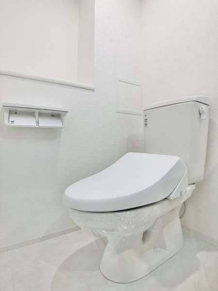 トイレ　落ち着いた色調のトイレです
