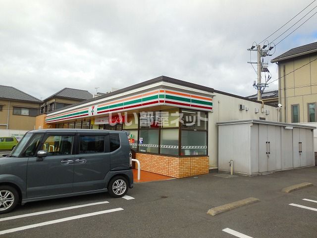 コンビニ　セブンイレブン 鹿児島桜ヶ丘南店（コンビニ）まで554m