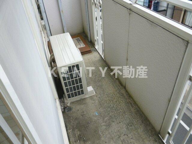 バルコニー　暖かな日差しのふりそそぐバルコニー