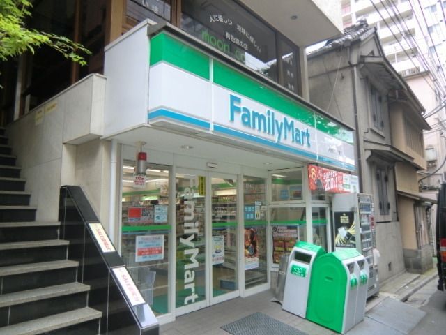 コンビニ　ファミリーマート（コンビニ）まで234m