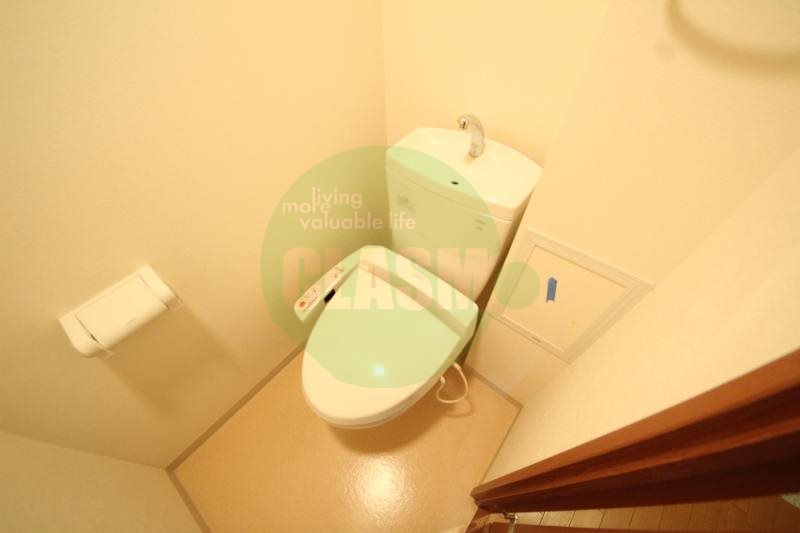 トイレ　落ち着いた色調のトイレです