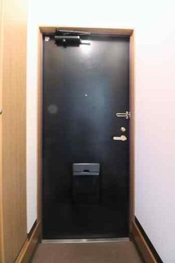 玄関　※別号室の参考写真です。