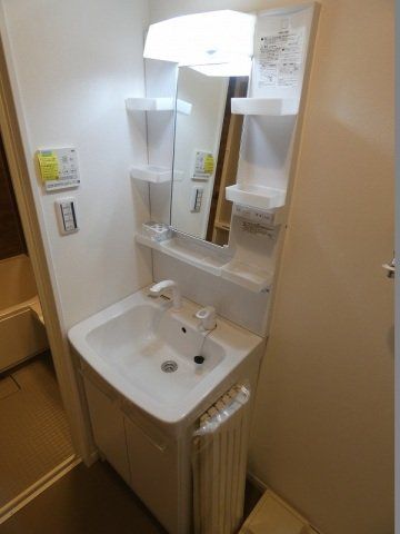 洗面設備　シャンプードレッサーの独立洗面台です。