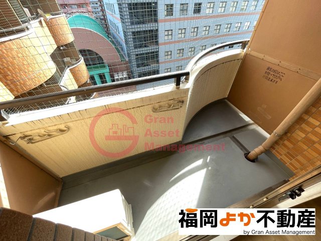 バルコニー　外からの目が気にならないバルコニーで洗濯物が干せます
