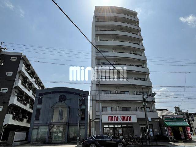 建物外観　ホワイトを基調とした綺麗な外観です。