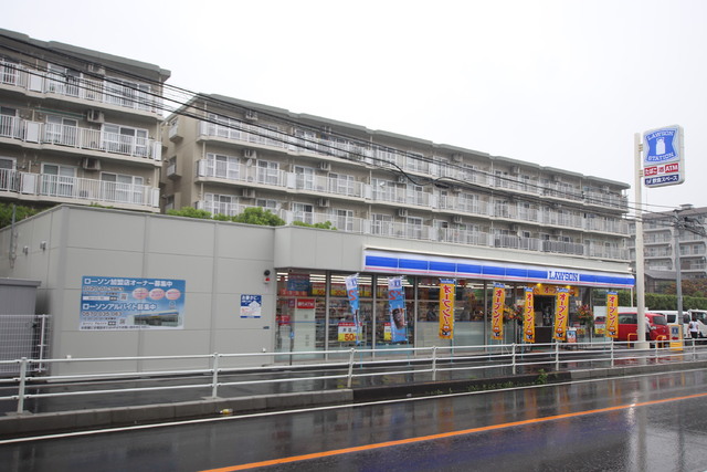 コンビニ　ローソン　西鶴間小学校入口店（コンビニ）まで130m