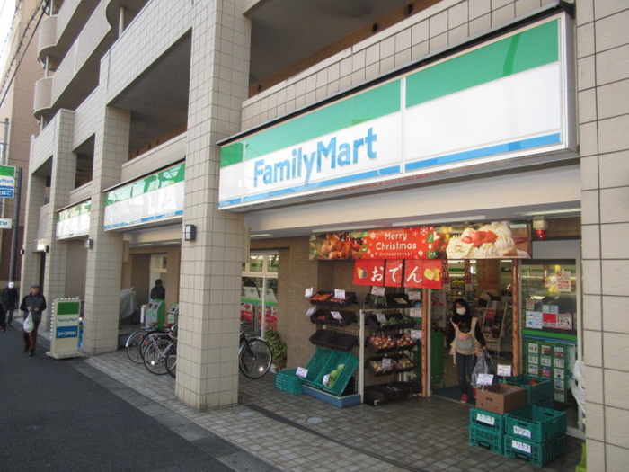 コンビニ　ファミリーマート（コンビニ）まで150m