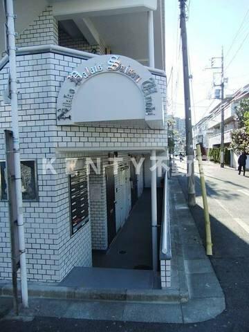 エントランス　落ち着いたエントランスです