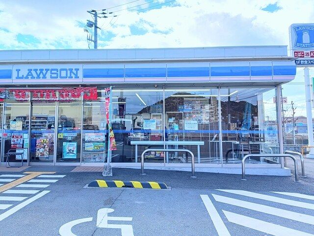 コンビニ　ローソン（コンビニ）まで700m