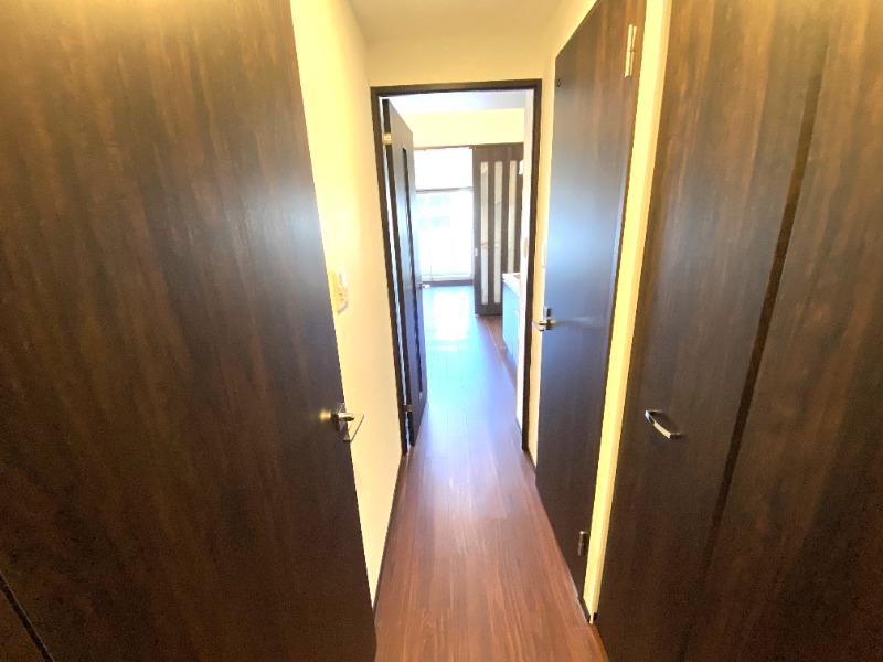 玄関　玄関を開けると・・。