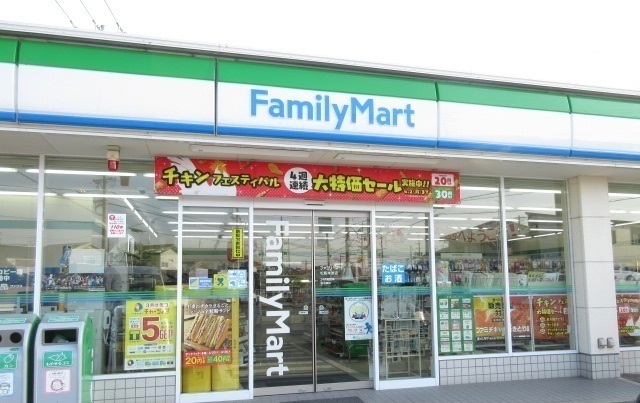 コンビニ　ファミリーマート松阪本居店（コンビニ）まで800m