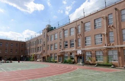 小学校　新宿区立早稲田小学校（小学校）まで539m