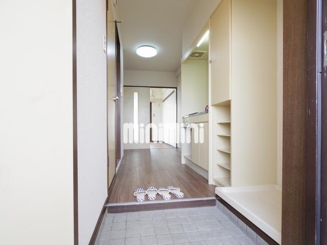 玄関　間口が広めでストレスがありません