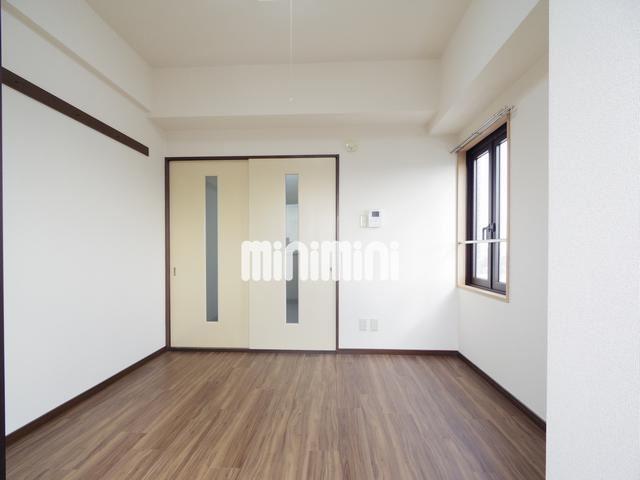 居室・リビング　壁面が多く家具が配置しやすいお部屋