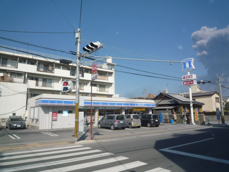 コンビニ　ローソン鹿児島下荒田四丁目店（コンビニ）まで260m