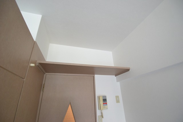 その他　※号室により内装の色合いが違います。