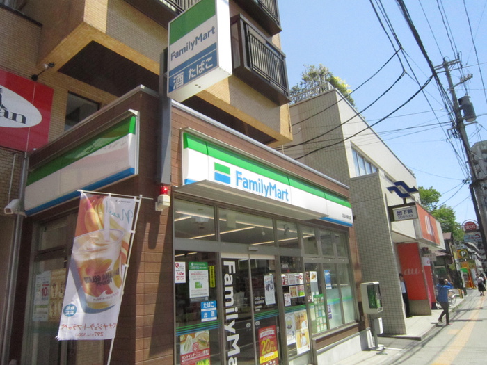 コンビニ　ファミリーマート北仙台駅前店（コンビニ）まで111m