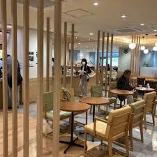 飲食店　カフェ・ド・クリエホピタル慶應義塾大学病院店（飲食店）まで481m